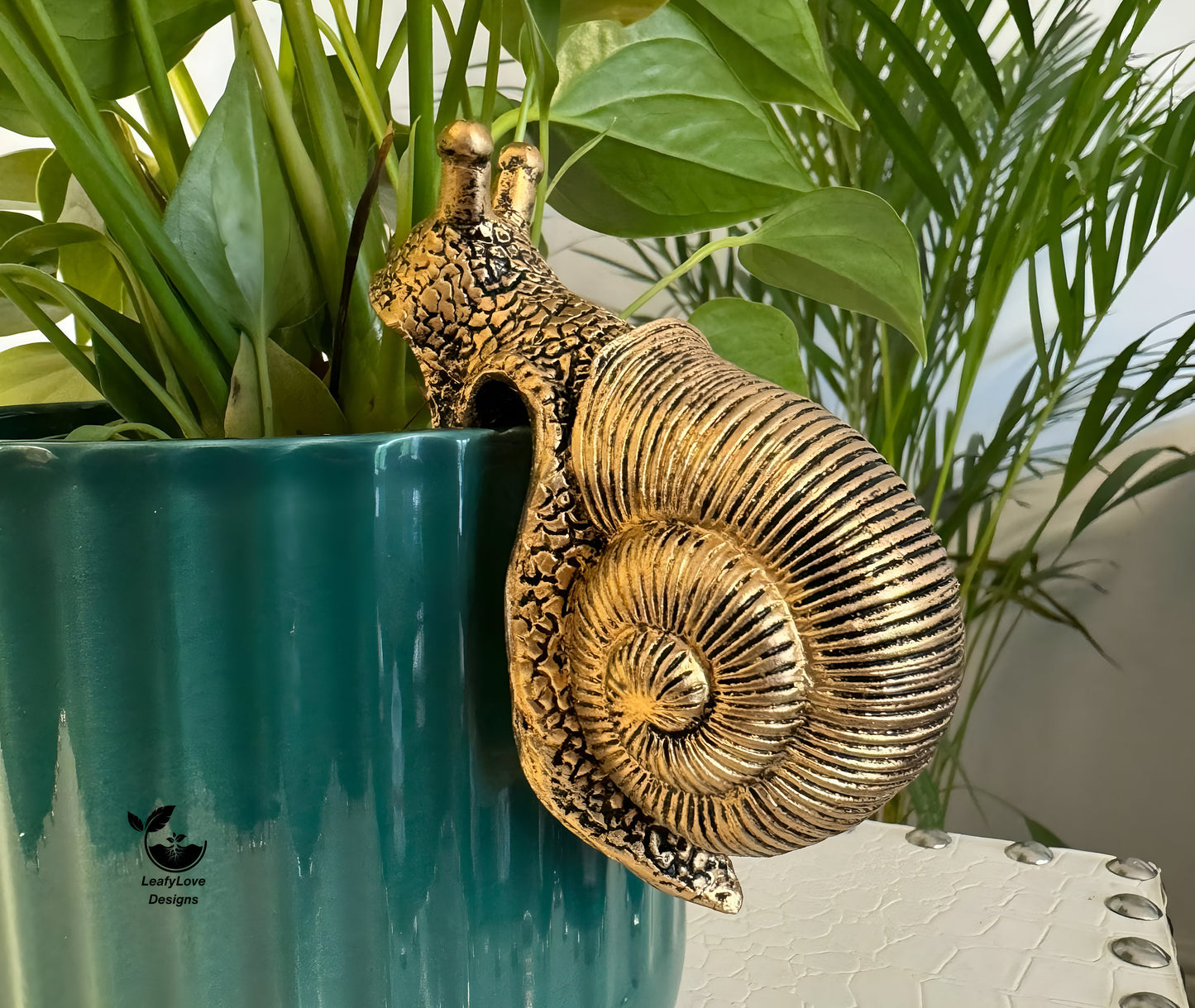 Snail Flowerpot Hugger - Resin Plant Pot Hanger Decorer Indoors Garden Hanging Statue Figurines Decoration Toppings